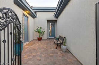 5 Reflection Cove Dr in Henderson, NV - Building Photo - Building Photo