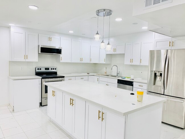 5301 Balboa Blvd, Unit F7 in Encino, CA - Foto de edificio - Building Photo