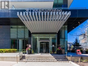30 Roehampton Ave in Toronto, ON - Building Photo - Building Photo