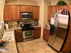 1525 Spiced Wine Ave in Henderson, NV - Building Photo - Building Photo
