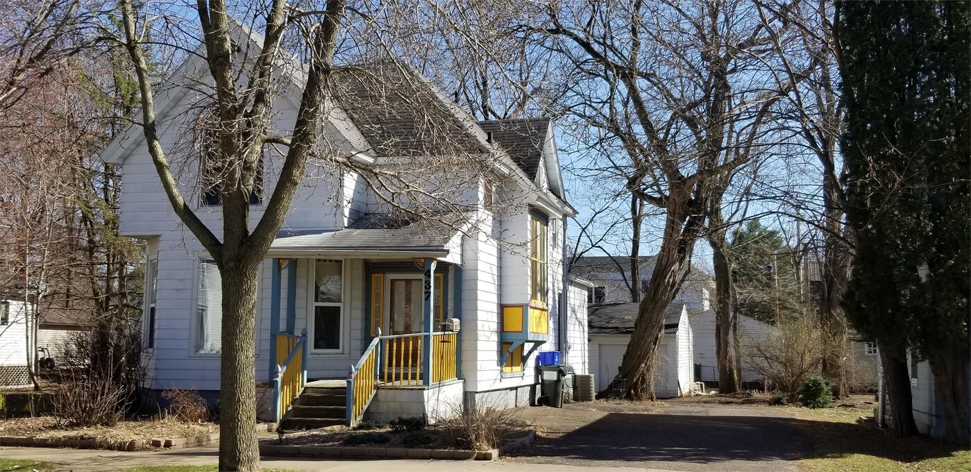437 Union St in Eau Claire, WI - Foto de edificio