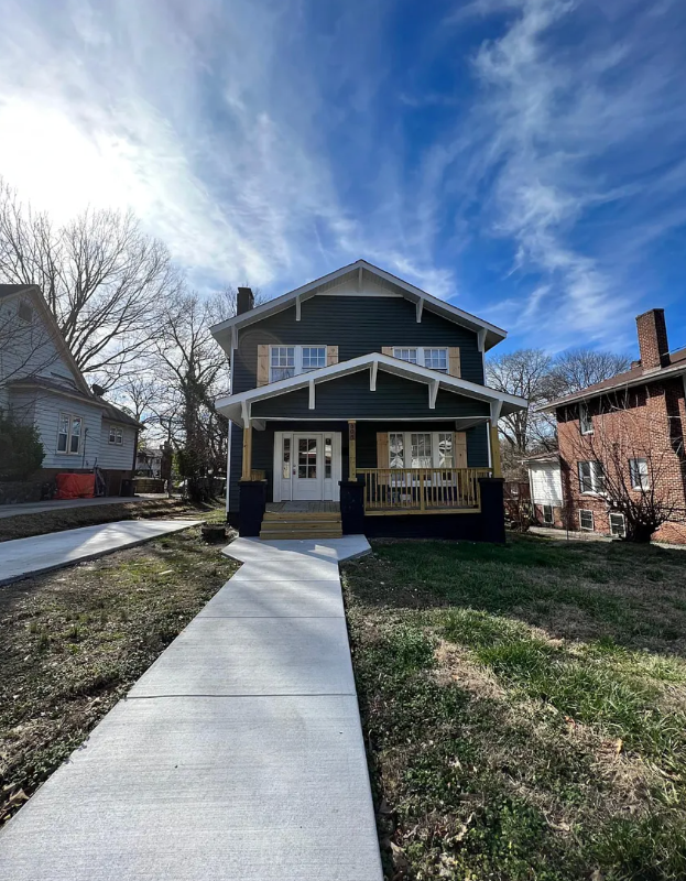 808 Douglas St in Greensboro, NC - Foto de edificio - Building Photo