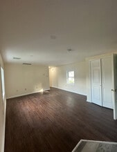 95 Thompson Ave in Dover, NJ - Foto de edificio - Building Photo