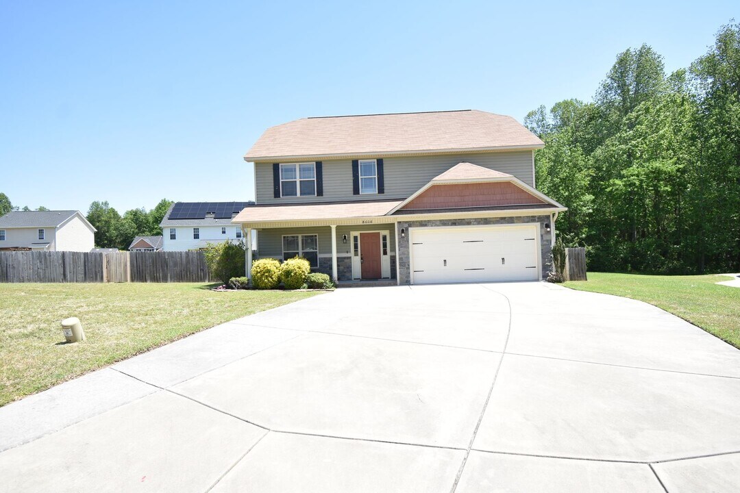 8608 Matchpoint Ct in Linden, NC - Building Photo