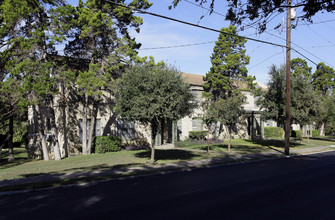 Bel-Aire Apartments in San Antonio, TX - Building Photo - Building Photo