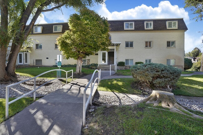 Arbor Cove Apartments in Ogden, UT - Building Photo - Building Photo