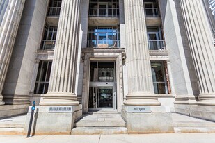 BANK in Montréal, QC - Building Photo