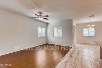 325 E Kona Dr in Casa Grande, AZ - Building Photo - Building Photo