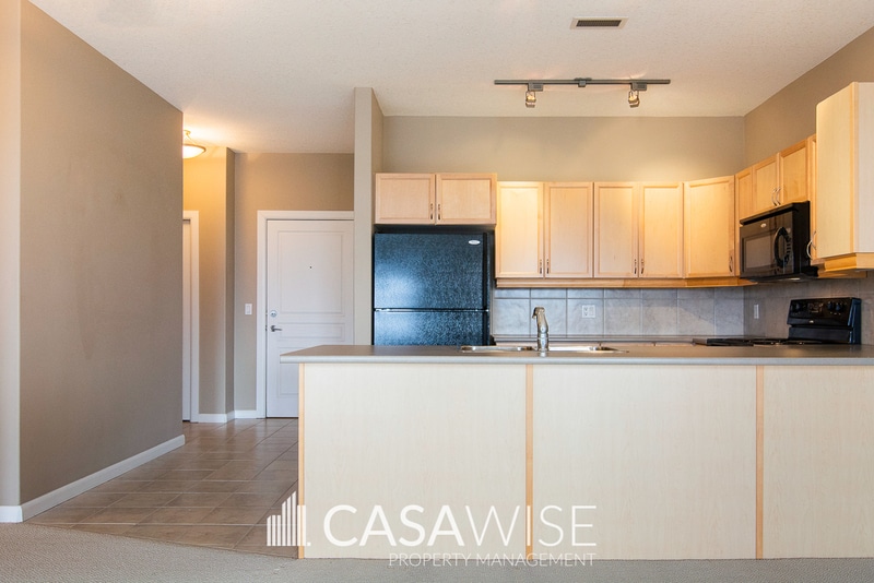 160-160 Magrath Rd NW in Edmonton, AB - Building Photo