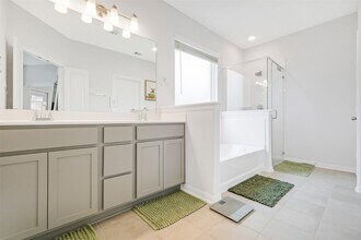 2445 Whisper Frst Dr in Katy, TX - Building Photo - Building Photo