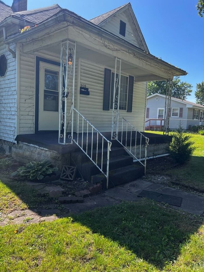 property at 908 S 17th St