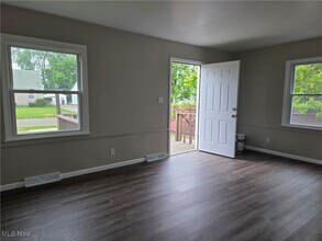 859 E Avondale Ave in Youngstown, OH - Building Photo - Building Photo