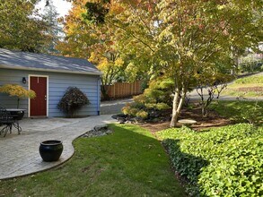 7500 SW Canyon Dr in Portland, OR - Building Photo - Building Photo