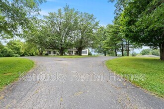 789 Dry Ridge Rd in Versailles, KY - Building Photo - Building Photo