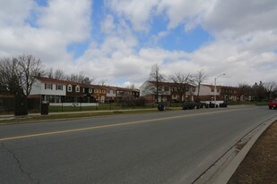 1500 Sandhurst Cir in Toronto, ON - Building Photo