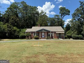 998 Highland Cir SE in Conyers, GA - Building Photo
