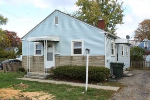 3302 Karl Rd in Columbus, OH - Building Photo