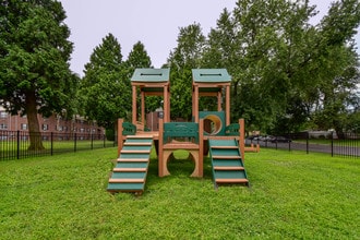 Lavana Falls Apartments in Levittown, PA - Building Photo - Building Photo