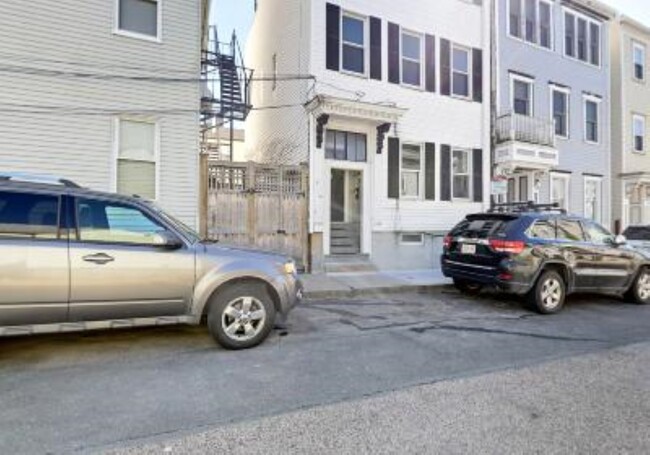 1 Grimes St, Unit 1 in Boston, MA - Building Photo - Building Photo