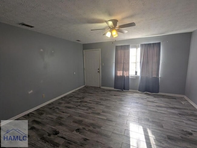 79 Ivey St, Unit Full 2 Bedroom Unit in Richmond Hill, GA - Building Photo - Building Photo