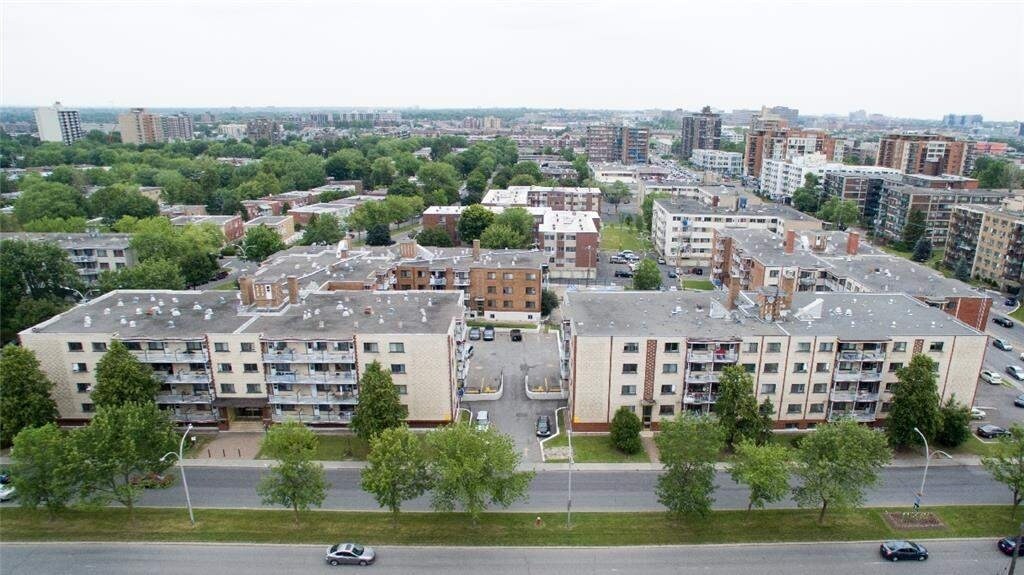 Côte Vertu in St. Laurent, QC - Building Photo