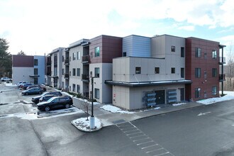 451 Clifton Park Center Rd in Clifton Park, NY - Foto de edificio - Building Photo