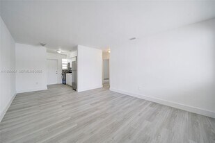 6735 NW 2nd Ct in Miami, FL - Building Photo