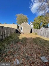 1006 Coates St in Sharon Hill, PA - Foto de edificio - Building Photo