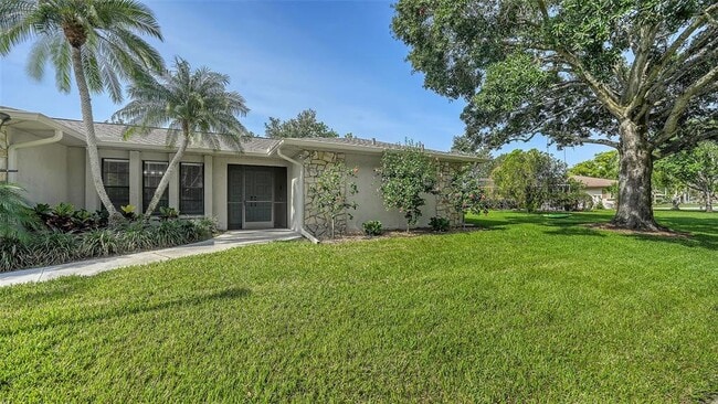 2008 Country Meadows Ln in Sarasota, FL - Building Photo - Building Photo
