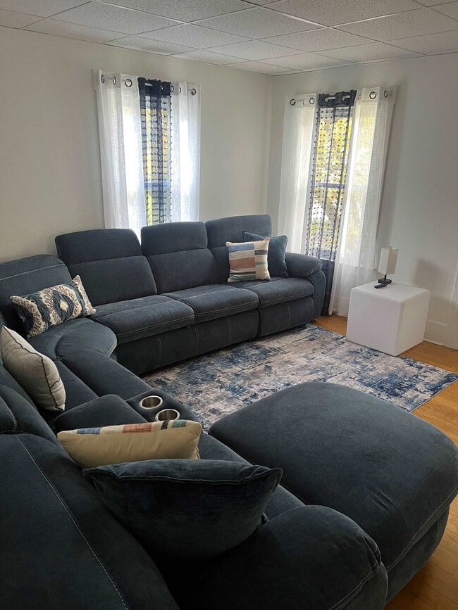 160 Stafford Ave