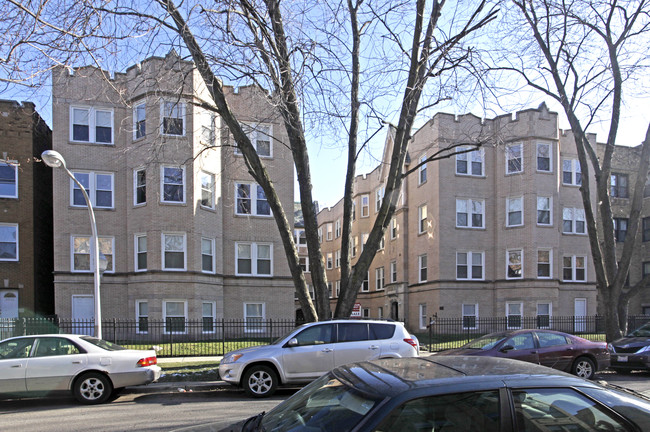 Artesian square condominium in Chicago, IL - Building Photo - Building Photo