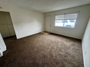 6589 Palo Verde Ave-Unit -C in Twentynine Palms, CA - Building Photo - Building Photo