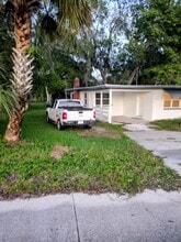 635 N Nova Rd in Daytona Beach, FL - Foto de edificio - Building Photo
