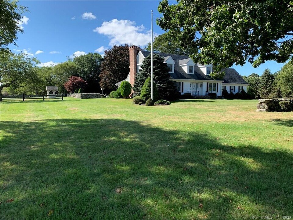 5 E Neck Rd in Stonington, CT - Building Photo