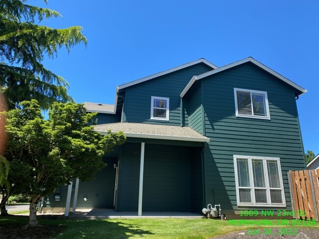 1809 NW 23rd St in McMinnville, OR - Building Photo - Building Photo