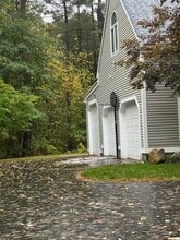 142R Page Rd, Unit BedfordWithGarage in Bedford, MA - Building Photo - Building Photo