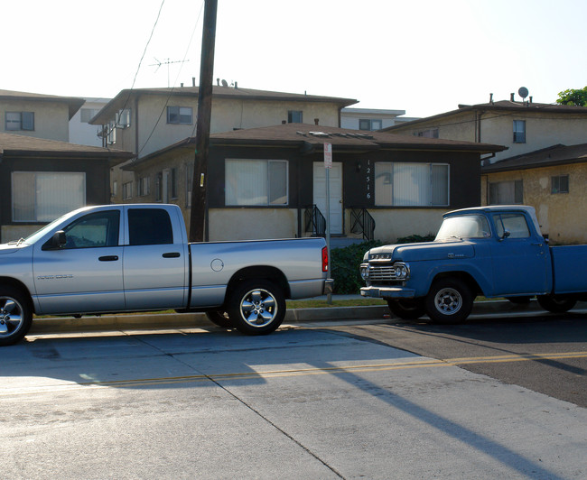 12516 Truro Ave in Hawthorne, CA - Building Photo - Building Photo