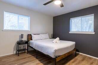 3210 Northeast Dr, Unit SI ID1385482P in Austin, TX - Foto de edificio - Building Photo