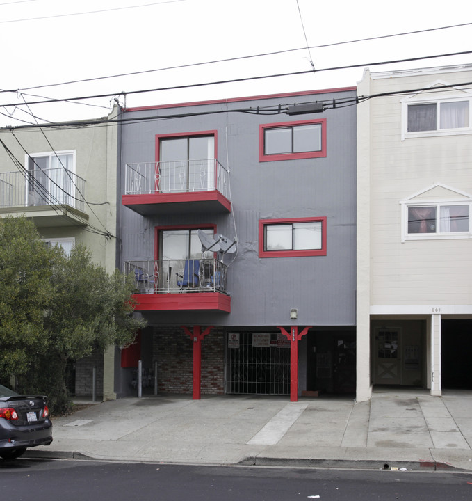 655 Sylvan St in Daly City, CA - Building Photo