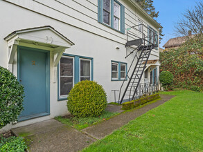 Burlington Apartments in Portland, OR - Building Photo - Building Photo