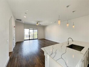 1931 N Prairie Ave in Dallas, TX - Building Photo - Building Photo