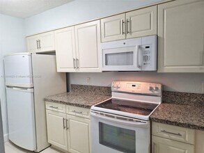 18810 NW 57th Ave in Hialeah, FL - Building Photo - Building Photo