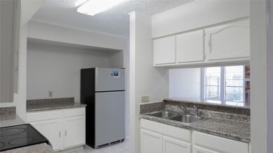 9102 Benthos Dr in Houston, TX - Building Photo - Building Photo