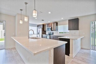 7701 NW 61st Terrace in Parkland, FL - Building Photo