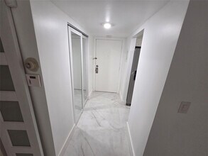 251 S Cypress Rd in Pompano Beach, FL - Building Photo - Building Photo