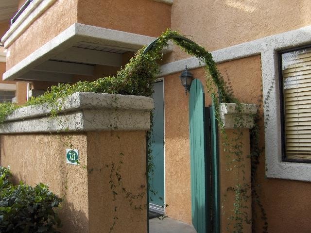 18806 Mandan St, Unit 205 in Santa Clarita, CA - Building Photo - Building Photo