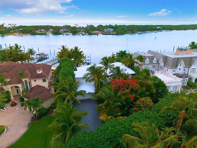 17649 SE Federal Hwy in Tequesta, FL - Foto de edificio - Building Photo