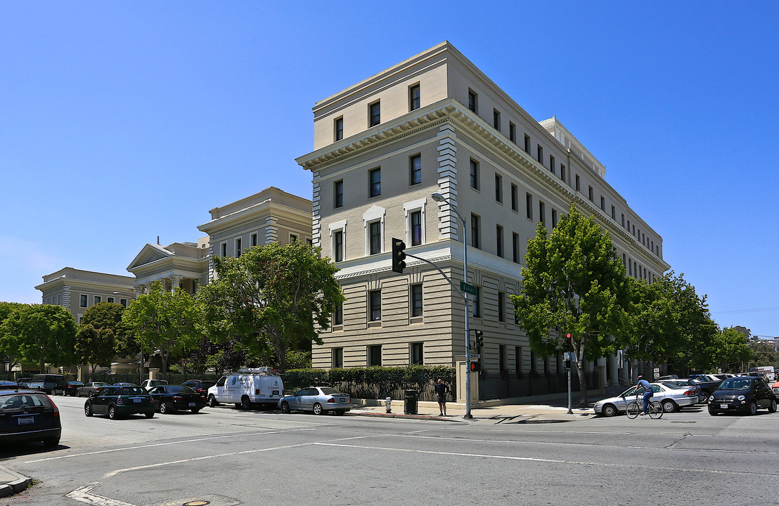 Mercy Family Plaza in San Francisco, CA - Foto de edificio