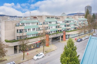2099 Lougheed Hwy in Port Coquitlam, BC - Building Photo - Building Photo