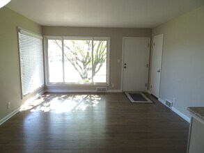 28833 Hollywood in Roseville, MI - Building Photo - Building Photo